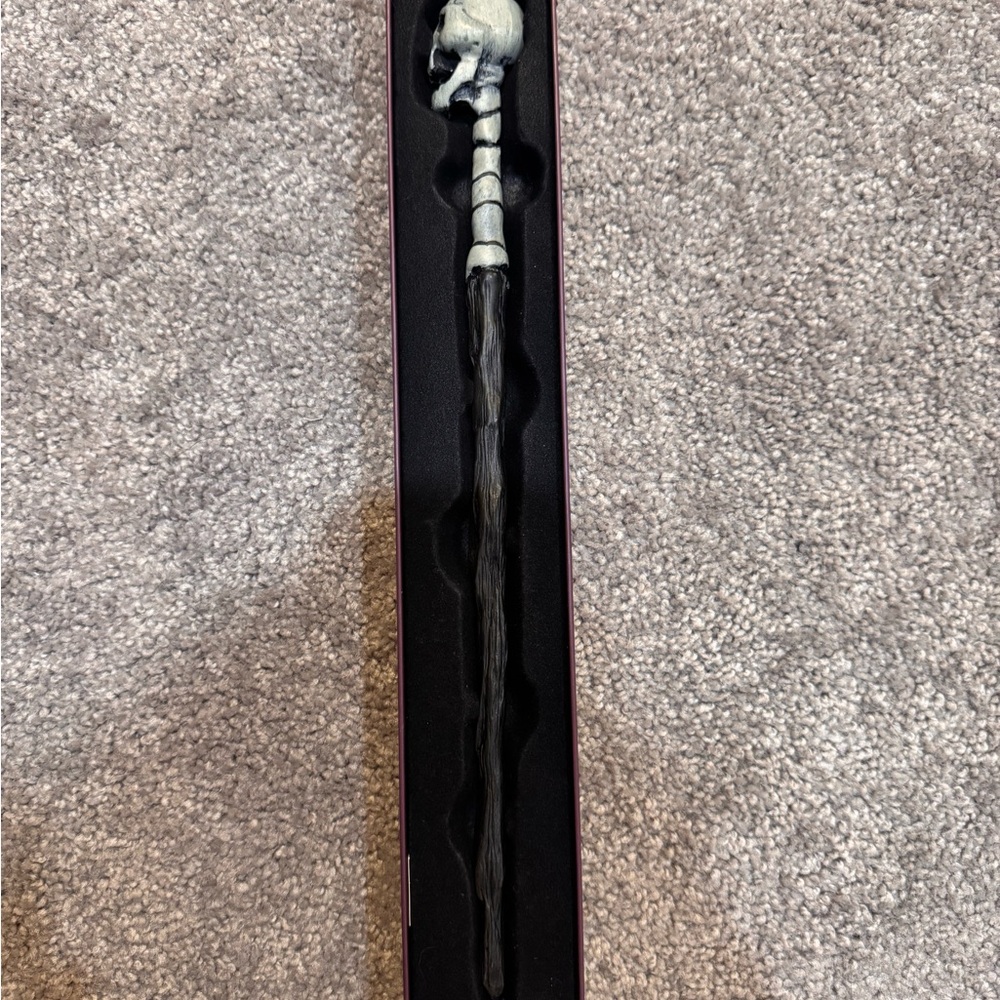 Black and Gray Skull Wand